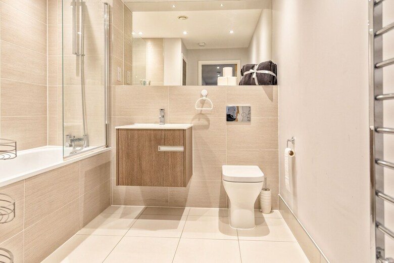 Luxury Bedford Riverside Apartment