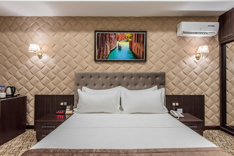 The Royal Mezbon Hotel & Spa