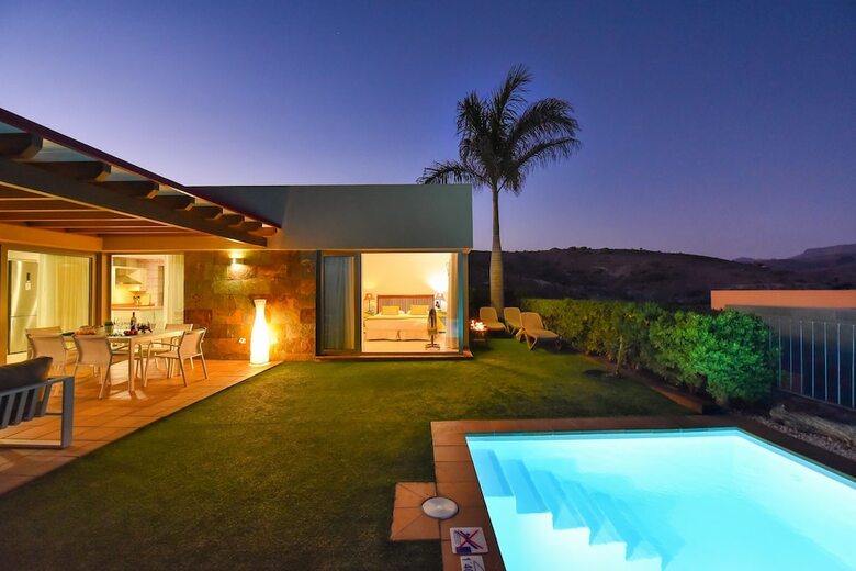 Par 4 Villa 9 With Pool In Salobre
