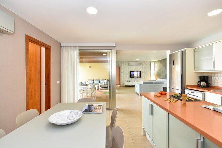 Par 4 Villa 9 With Pool In Salobre