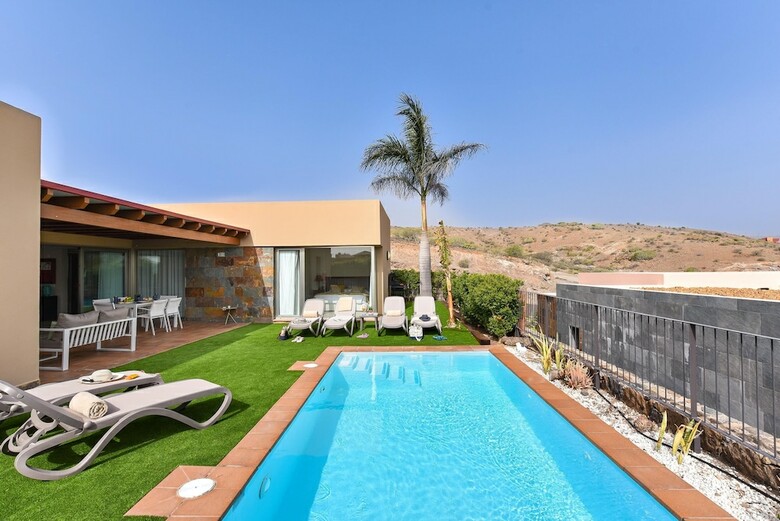 Par 4 Villa 9 With Pool In Salobre