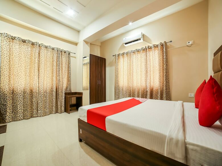 Hotel Capital O 37423 Golden Leaf