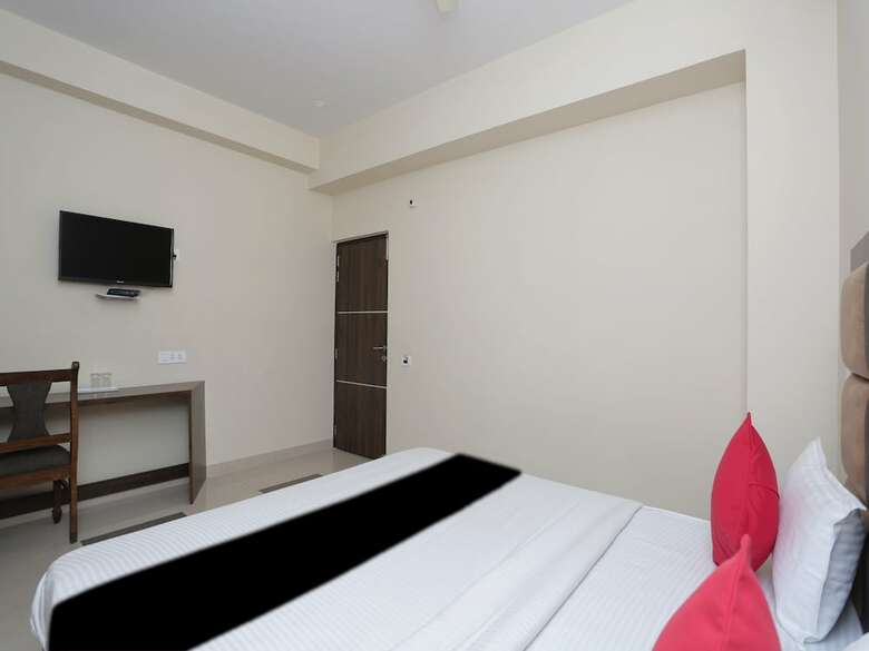 Hotel Capital O 37423 Golden Leaf