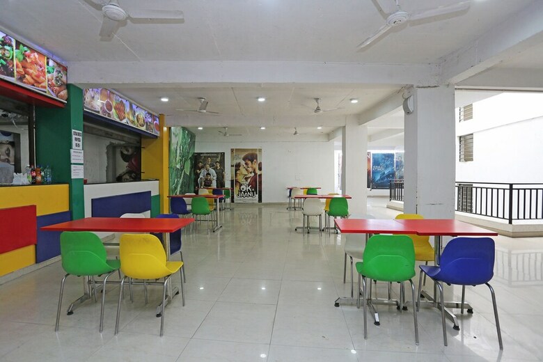 Oyo 29315 Kiwi Hotel & Spa