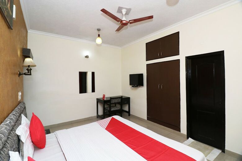 Hotel Oyo 24974 Bharat Resort