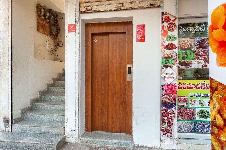 Hotel Oyo 26677 Pmr Guest Inn