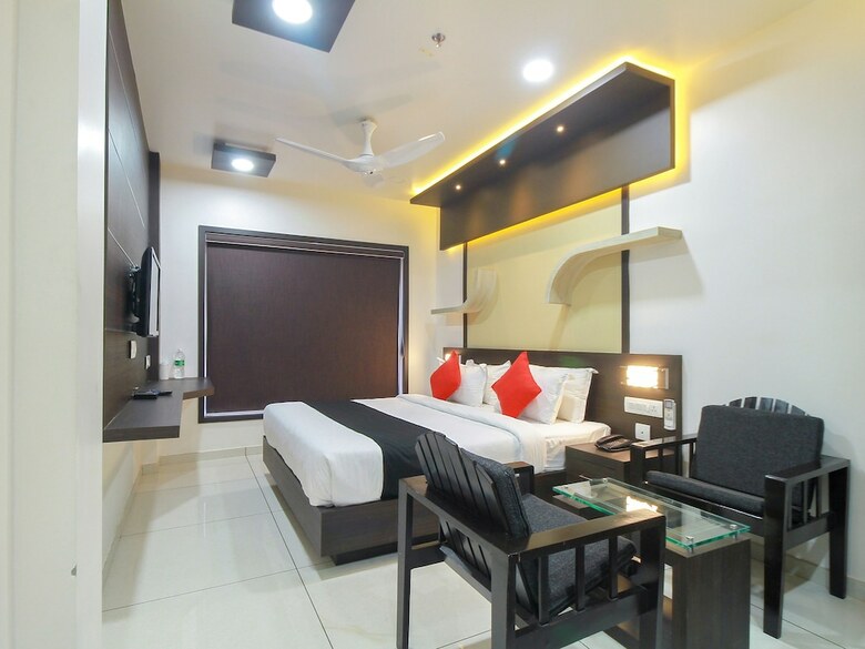 Hotel Capital O 29700 Le Moshe Inn