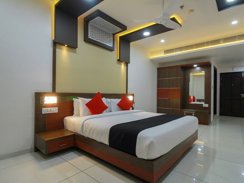 Hotel Capital O 29700 Le Moshe Inn