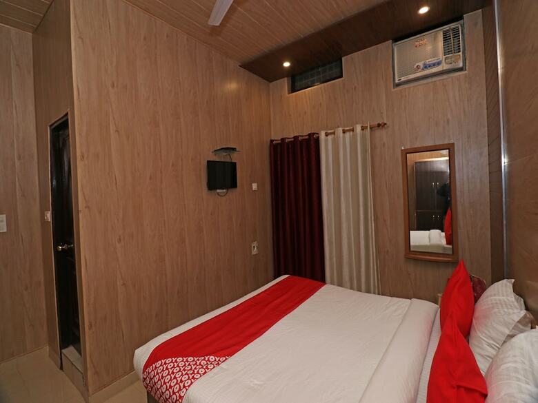 Oyo 24700 Hotel Mahalaxmi Palace
