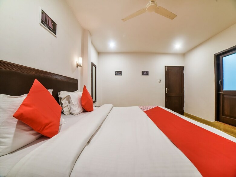 Hotel Oyo 30582 Lazy Holidays
