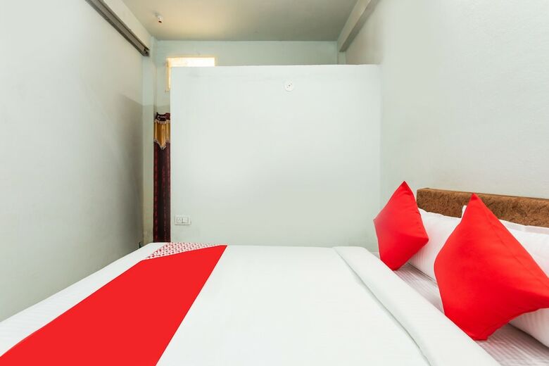 Oyo 28472 Hotel Shree Palace