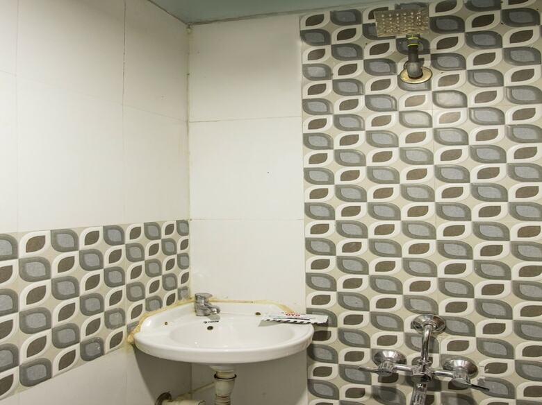 Oyo 28472 Hotel Shree Palace
