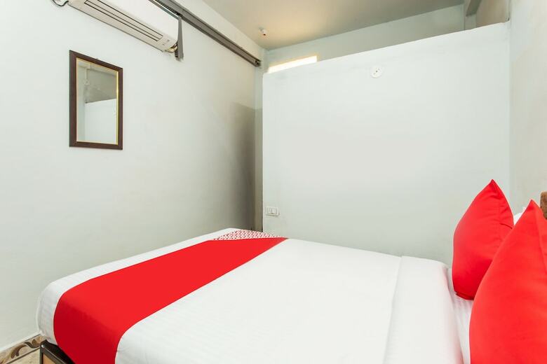 Oyo 28472 Hotel Shree Palace