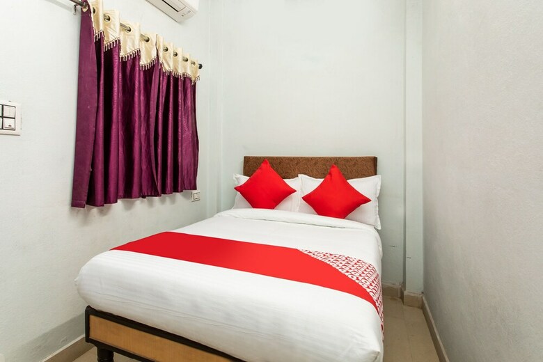 Oyo 28472 Hotel Shree Palace