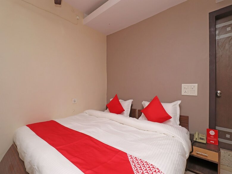 Oyo 29345 Hotel Samrat