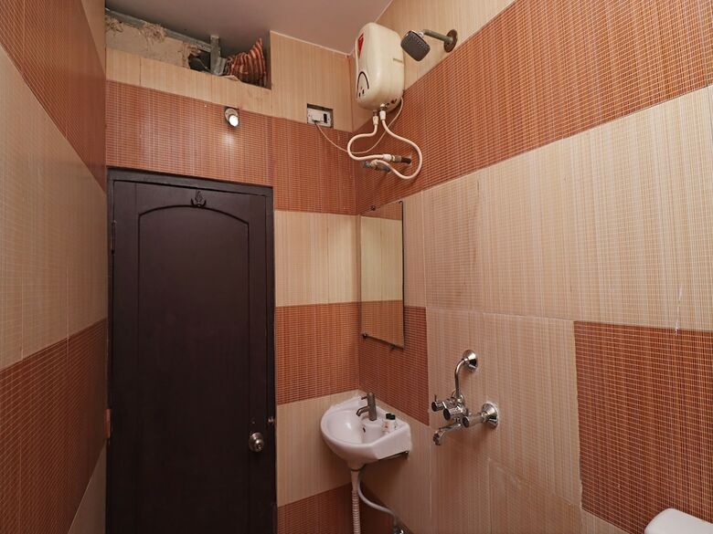 Oyo 29345 Hotel Samrat