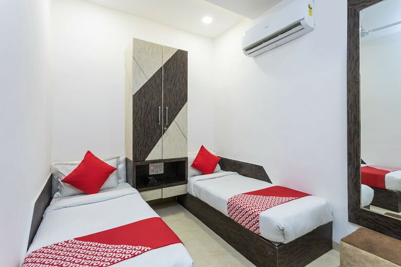 Oyo 22688 Hotel Shivrattan
