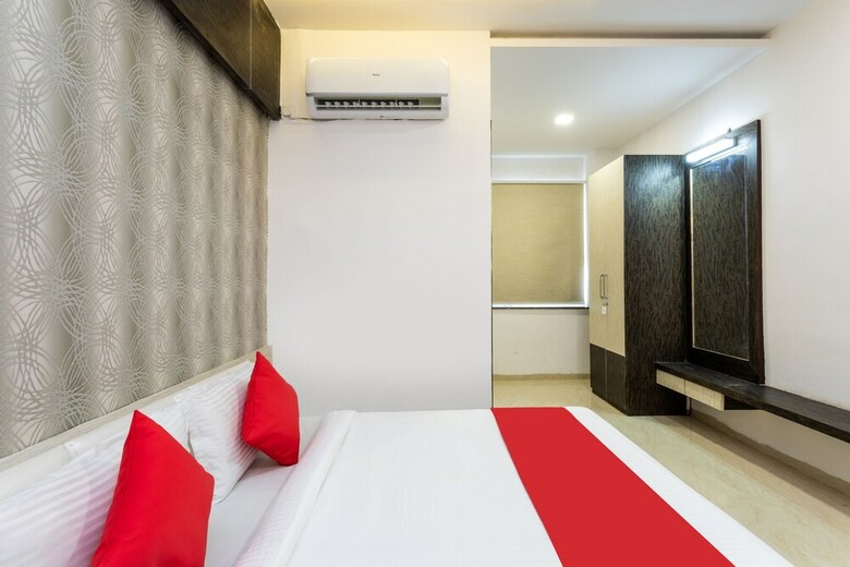 Oyo 22688 Hotel Shivrattan