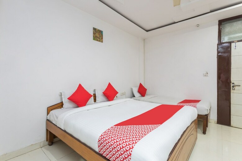 Oyo 22688 Hotel Shivrattan
