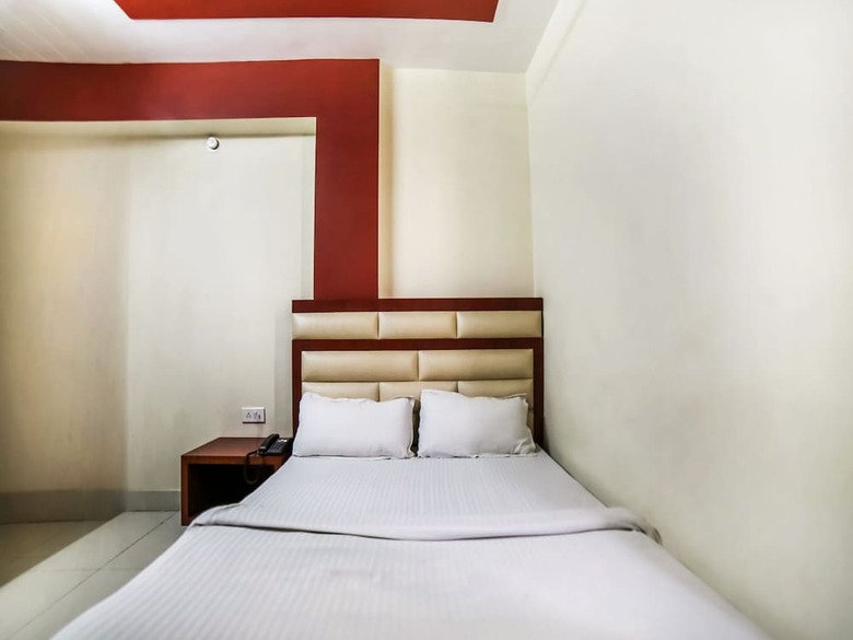 Spot On 37343 Hotel Abhimanyu Inn
