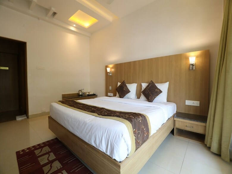 Oyo 28682 Hotel Devika
