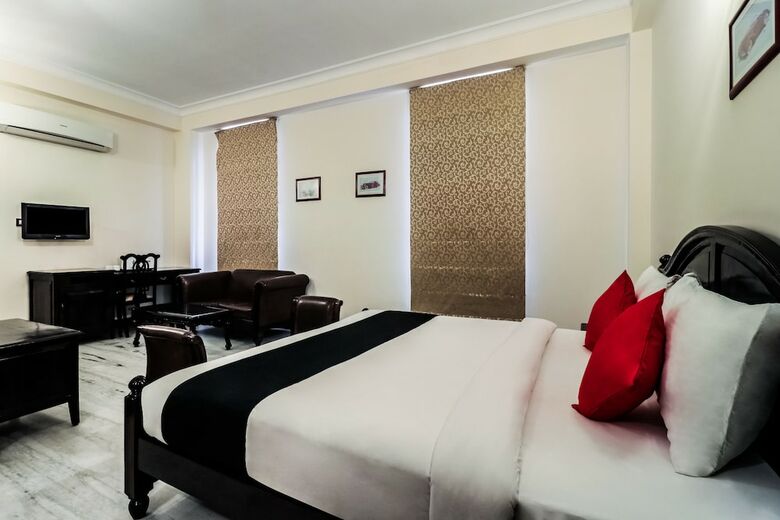 Capital O 353 Hotel Four Boutique