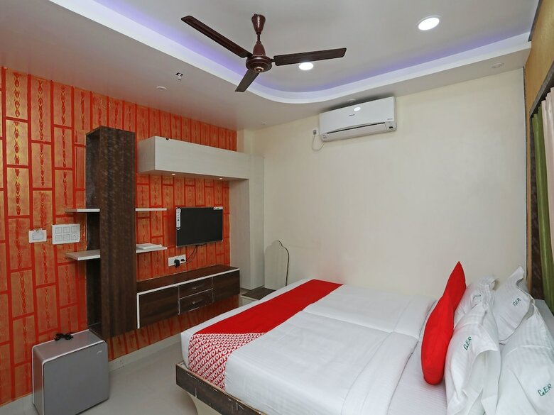 Hotel Oyo 11422 Green Edge Regency