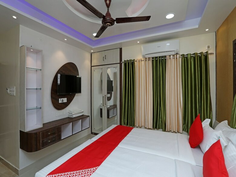 Hotel Oyo 11422 Green Edge Regency