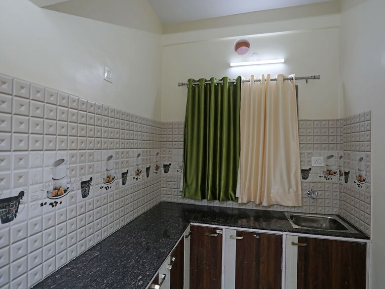 Hotel Oyo 11422 Green Edge Regency