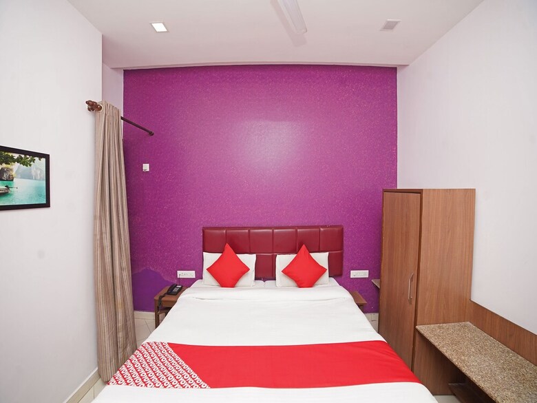Oyo 7872 Amber Hotel