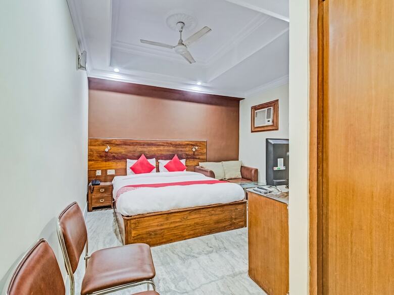 Oyo 24171 Hotel Meridian