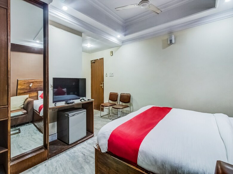 Oyo 24171 Hotel Meridian
