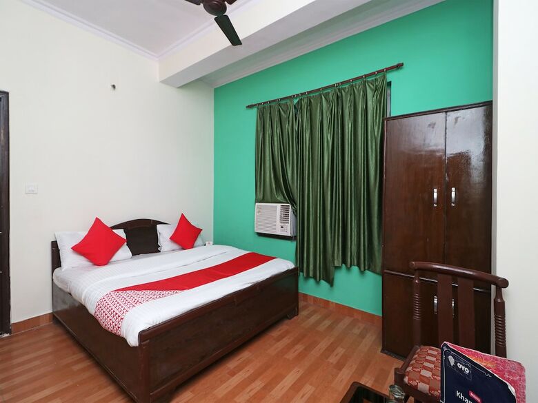 Hotel Oyo 29196 Lords Plaza