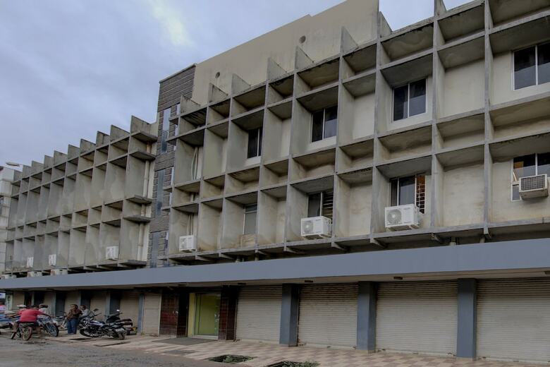 Oyo 19561 Hotel Blue Crystal