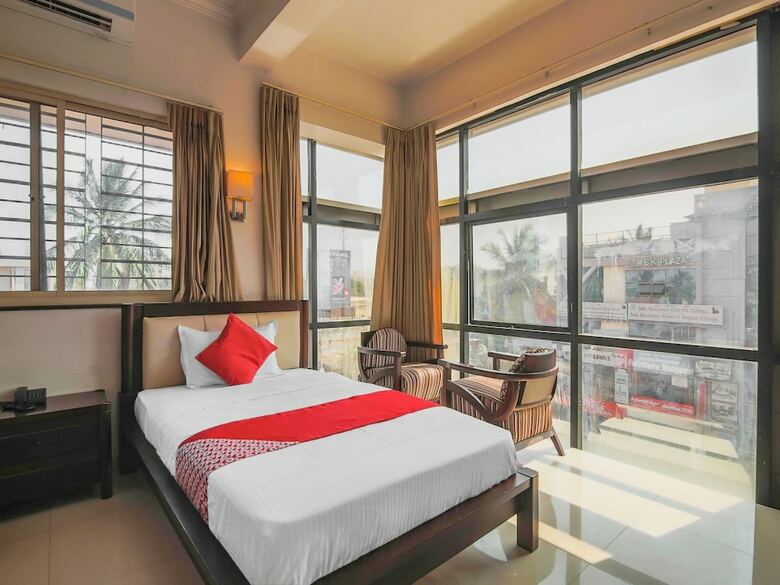 Hotel Oyo 28178 Mega Inn