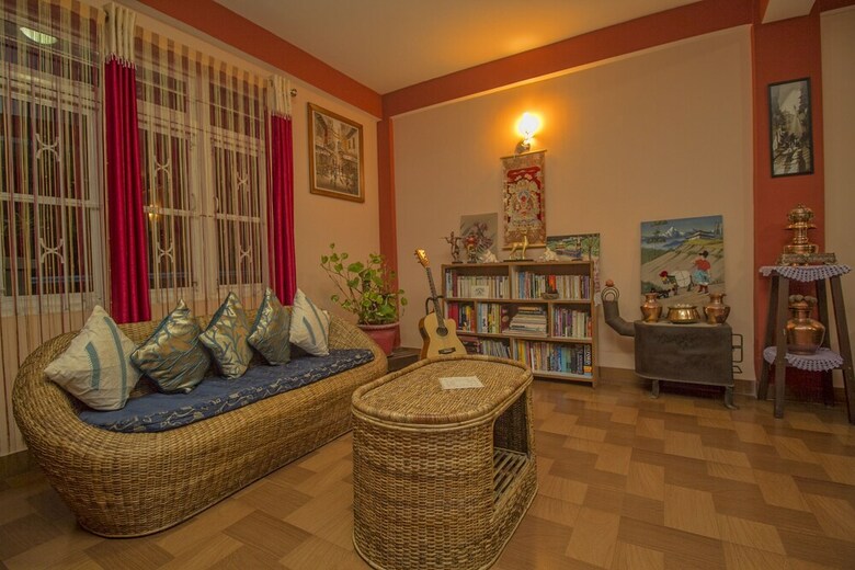 Hotel Oyo 24807 The Shire