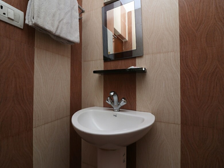 Hotel Oyo 27644 Cozycom