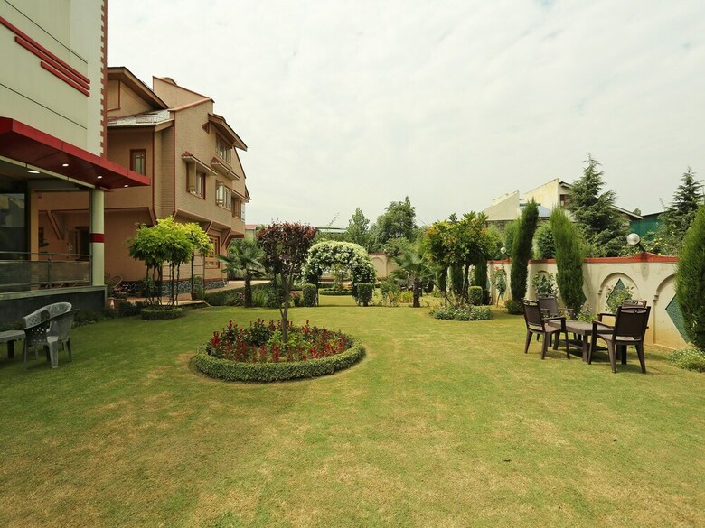 Hotel Capital O 12292 Marvilla