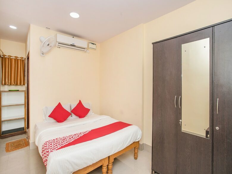 Hotel Oyo 15818 Om Sai Residency