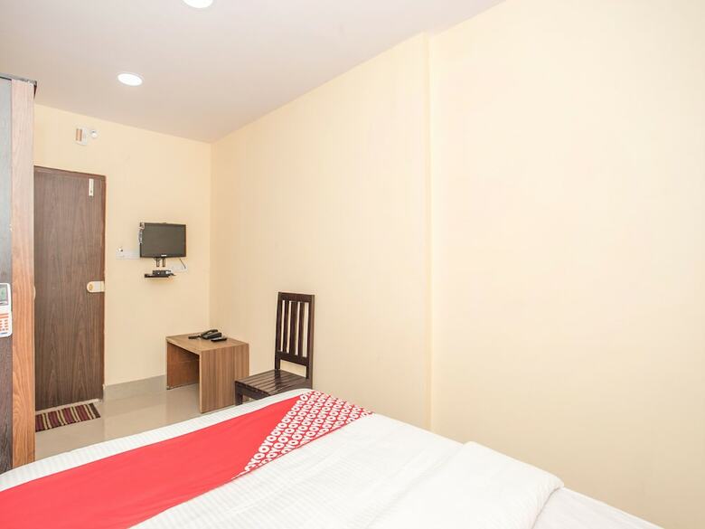 Hotel Oyo 15818 Om Sai Residency