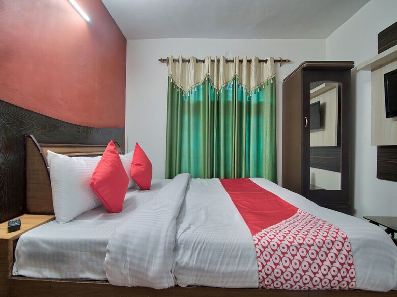 Oyo 13736 Hotel Stay Well