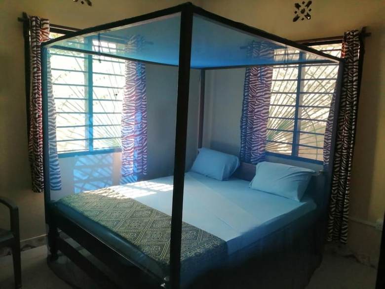 Hotel Diani Travelers Guest House
