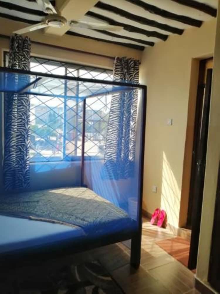 Hotel Diani Travelers Guest House