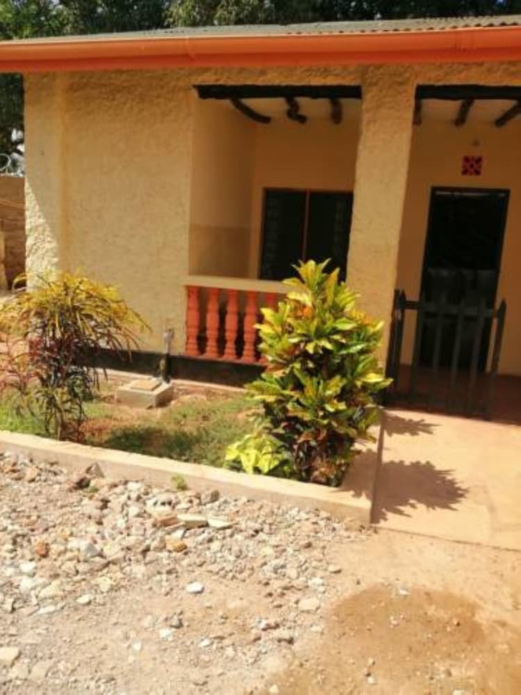 Hotel Diani Travelers Guest House