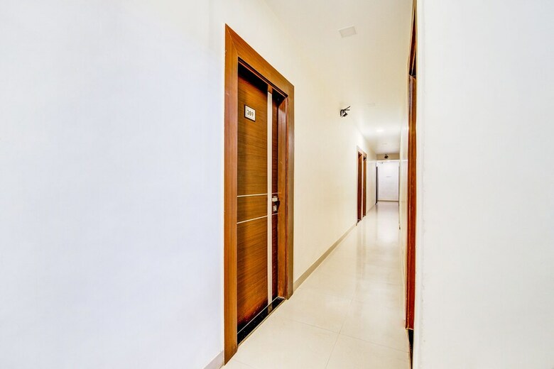 Fabhotel Dreamland