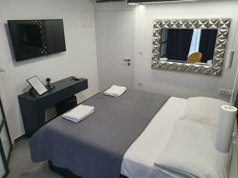 Hotel Mono Apartments & Rooms