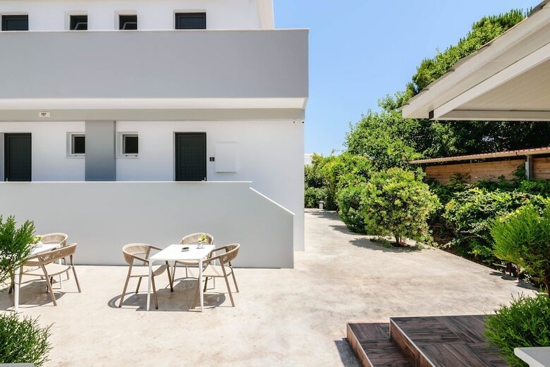 Hotel White Canvas Boutique Studios
