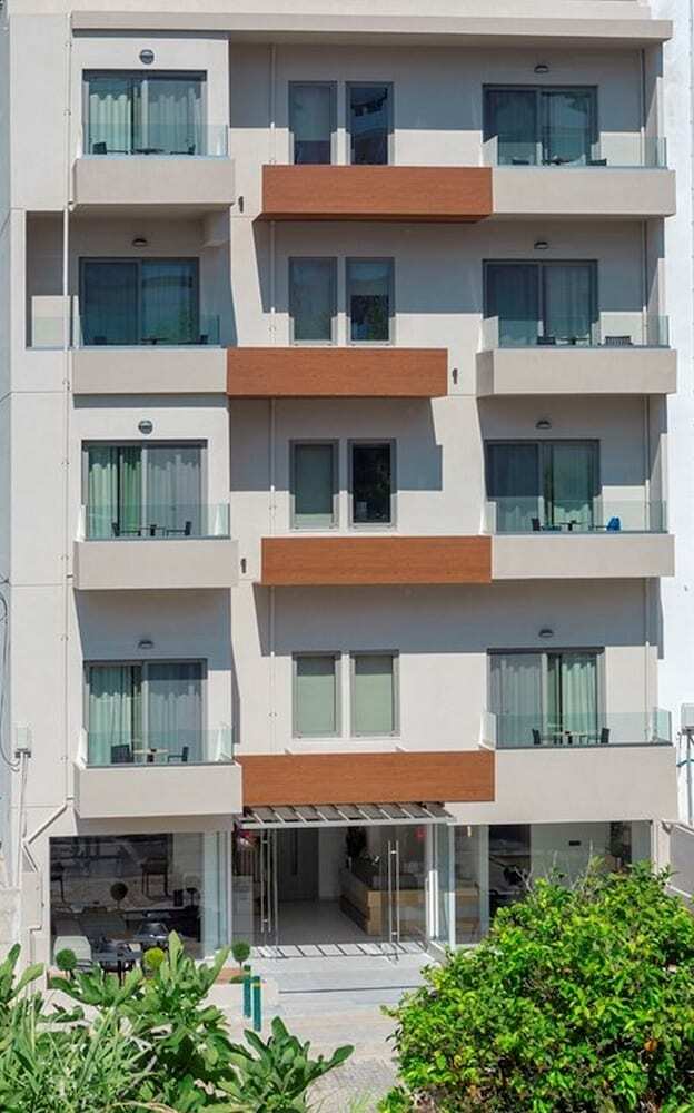 The City Hotel & Suites