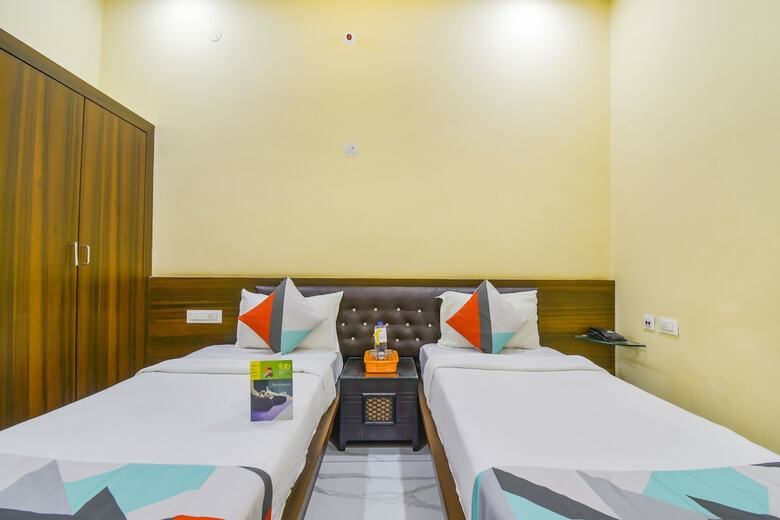 Fabhotel Royal Plaza
