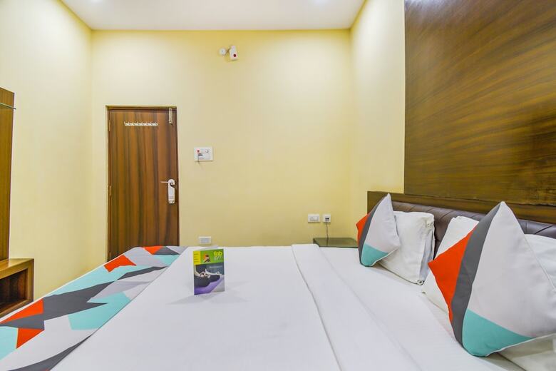 Fabhotel Royal Plaza